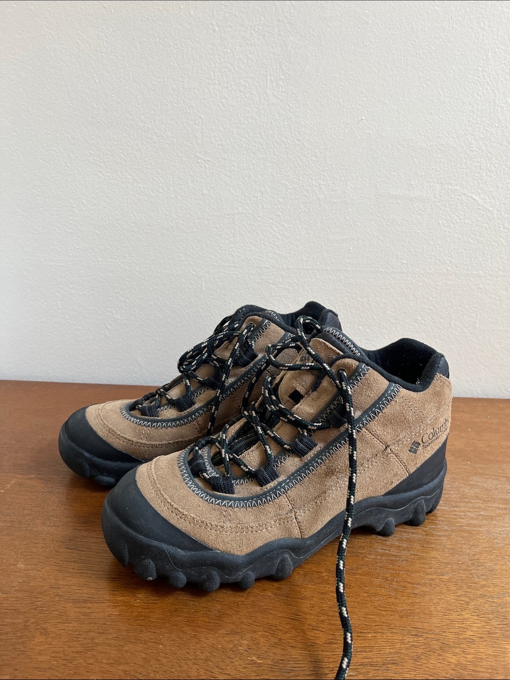 Vintage Columbia Brown Suede Hiking Boots with Black Soles - Womens US 9